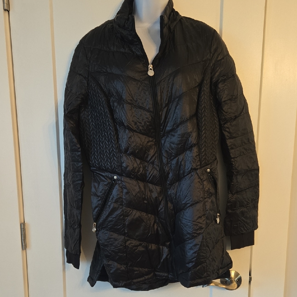 Sleek Black Women's Puffer‎ Jacket